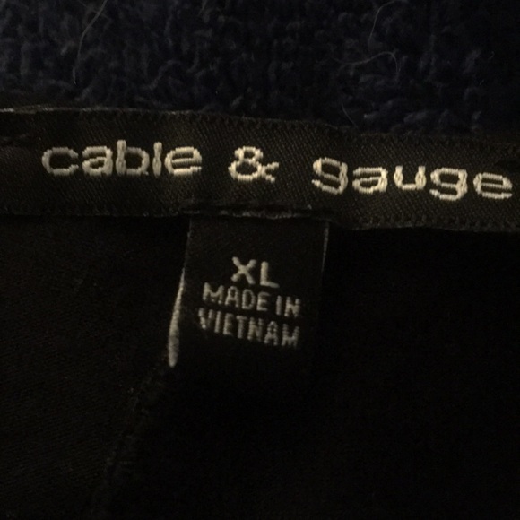 Cable & Gauge women’s top - Picture 7 of 7